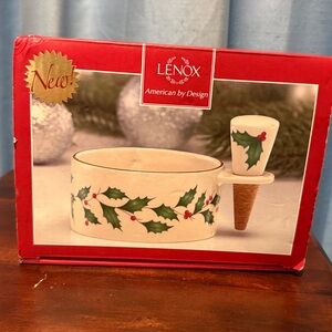 NWT Lenox Holiday Holly Berry 4" Wine Coaster and Stopper Set Christmas